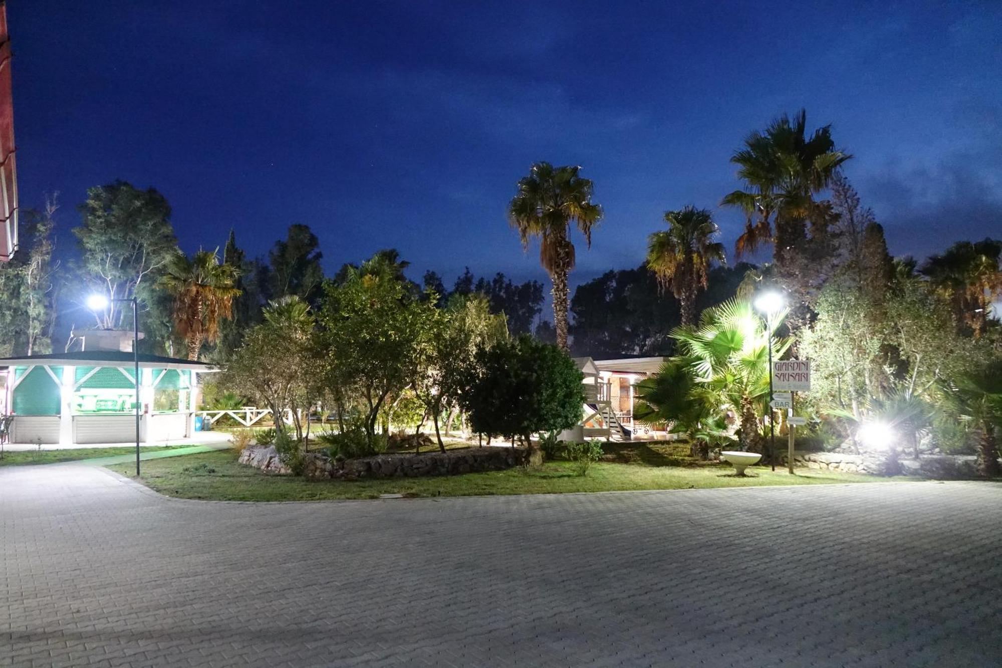 Giardini Sausari Residence ปุนตาปรอสชุตโต ภายนอก รูปภาพ
